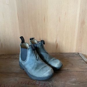 Little kid Black Blundstones, size 10 aus, 9 us